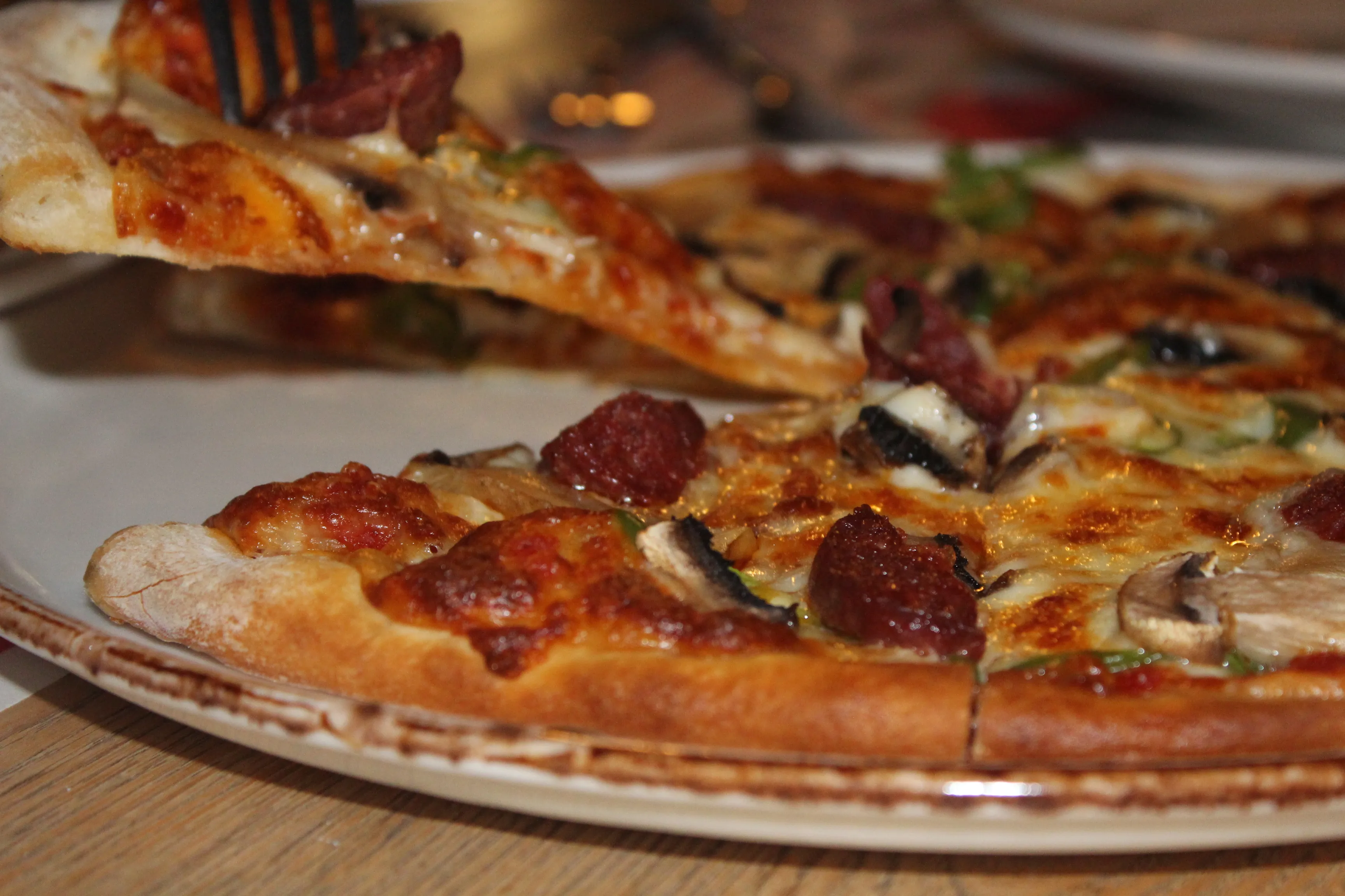 Taş fırında pizza ve özel lezzetler